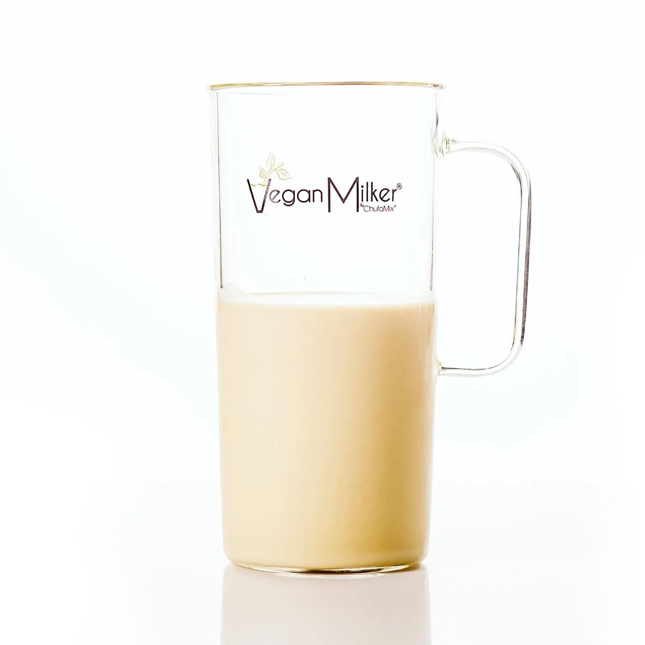 Стъклен съд с етикет "VeganMilker® Стъклена кана с бамбуков капак" с дръжка